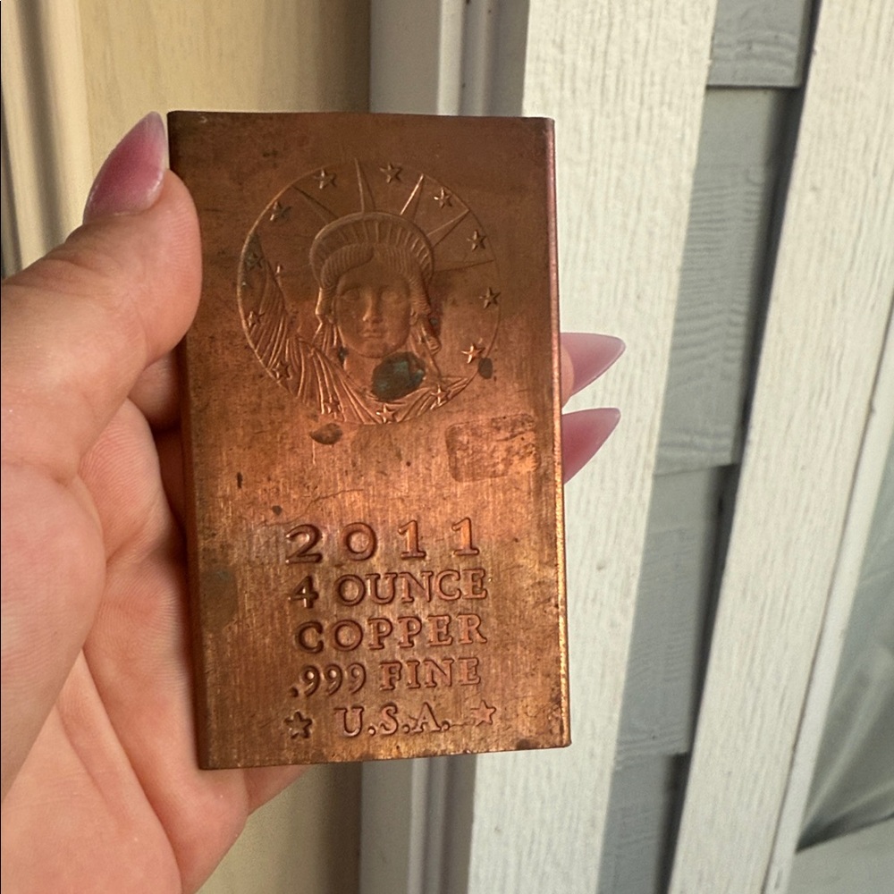 Copper Bar with Statue of Liberty Design